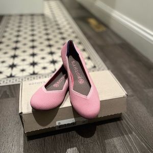 Pink round tow Rothys size 7